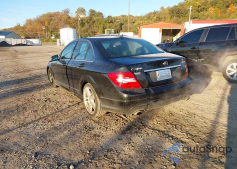 2013 Mercedes-Benz C 300 Sport 4Matic z USA, uszkodzony, nr VIN WDDGF8AB7DR244098